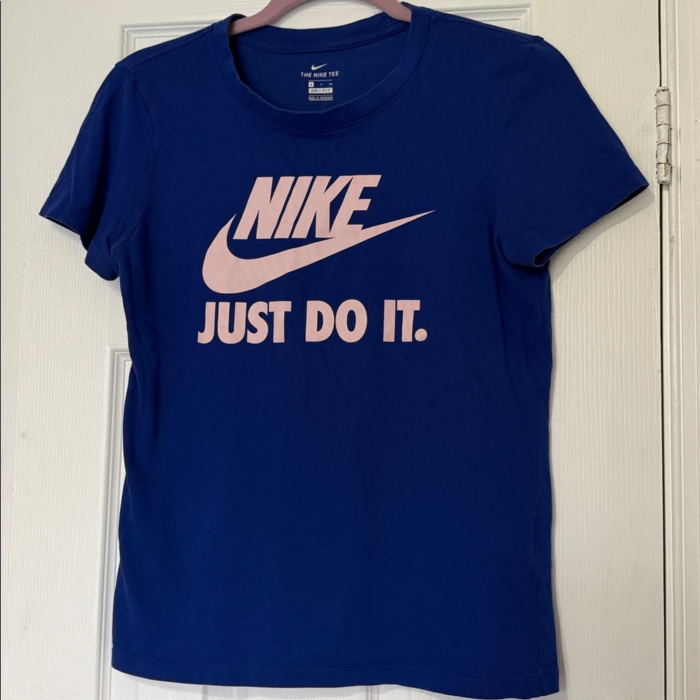 💜 The Nike Tee